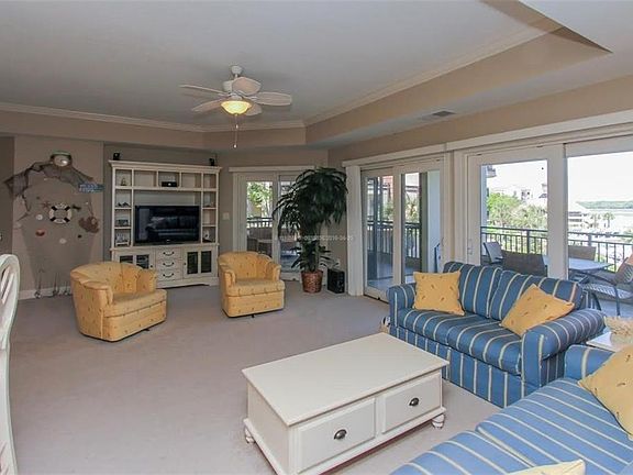 4th image of 9 Shelter Cove Ln APT 211