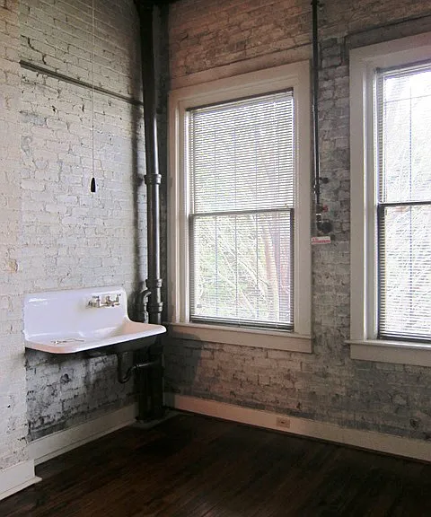 331 S Davie St — Photo 8