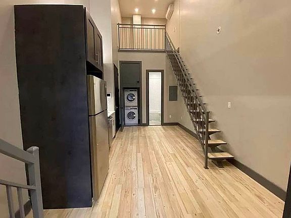 3rd image of 417 Manhattan Ave #2L