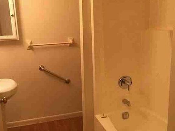 5th image of 417 N Oceana Blvd