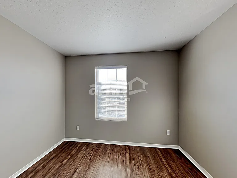 1038 N Cambrick Dr — Photo 15