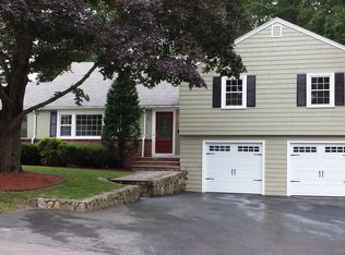 22 Robin Rd, Lynnfield, MA 01940