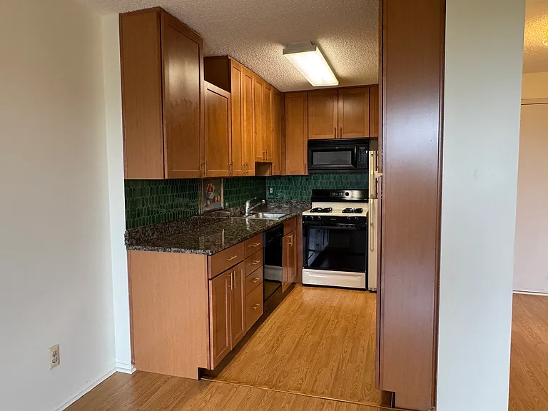 5225 Pooks Hill Rd #606 — Photo 3