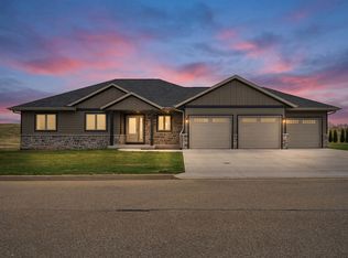 131 Jack Oak Dr SE, Cascade, IA 52033
