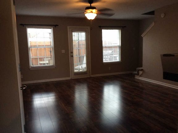 3rd image of 424 Arapaho Dr