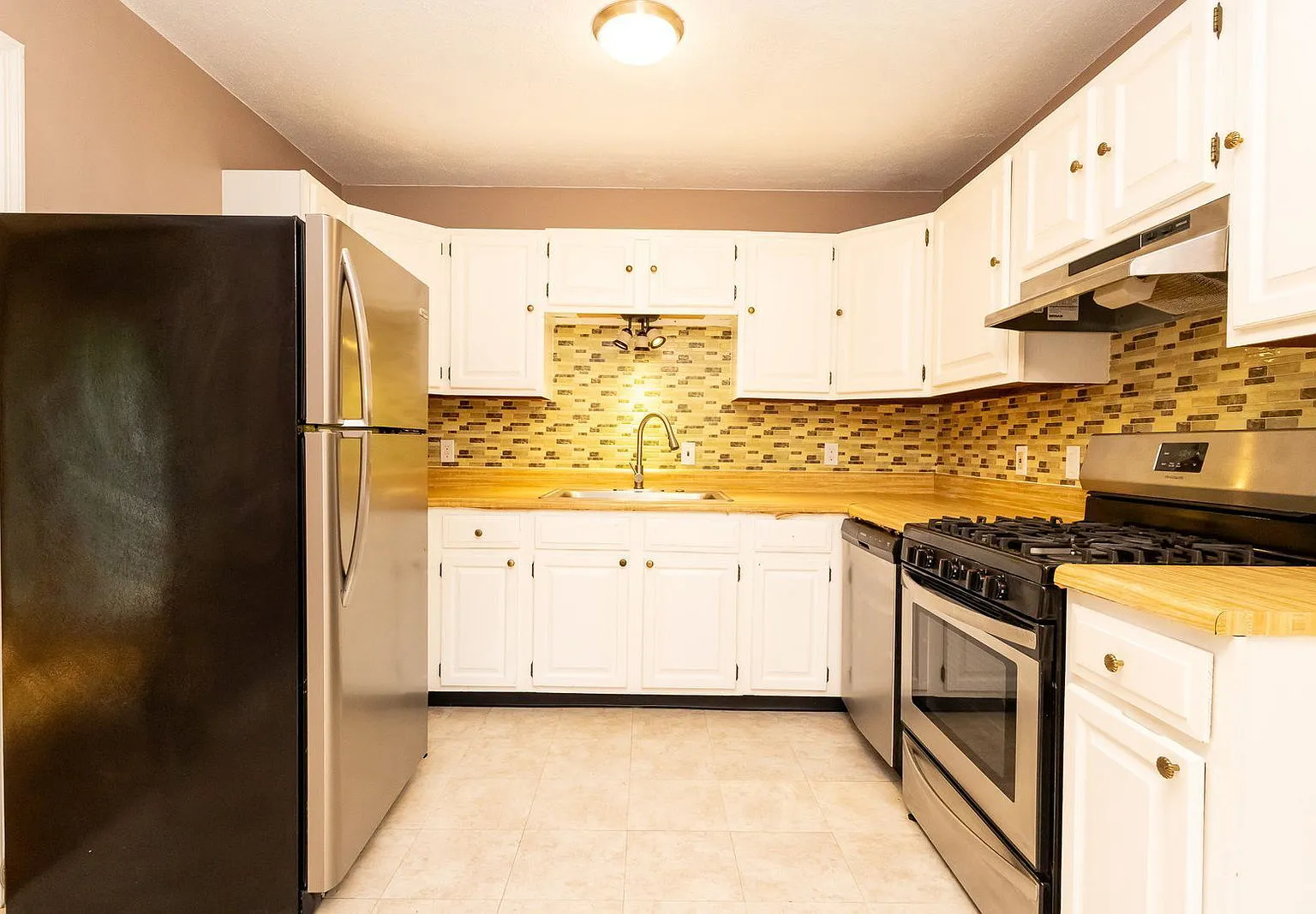 3 bed, 2.0 bath, 1530 sqft, $1,895 — Photo 4