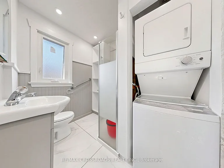 1496 Simcoe St N — Photo 17