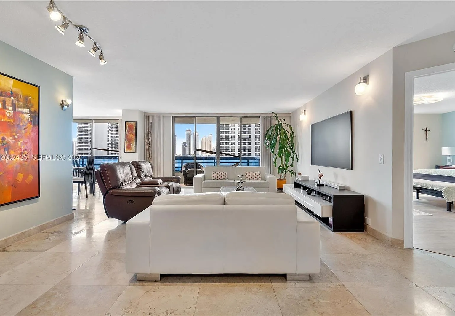 Mystic Pointe Tower 400 C — Photo 3