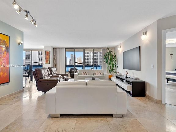 3rd image of 3500 Mystic Pointe Dr APT 806