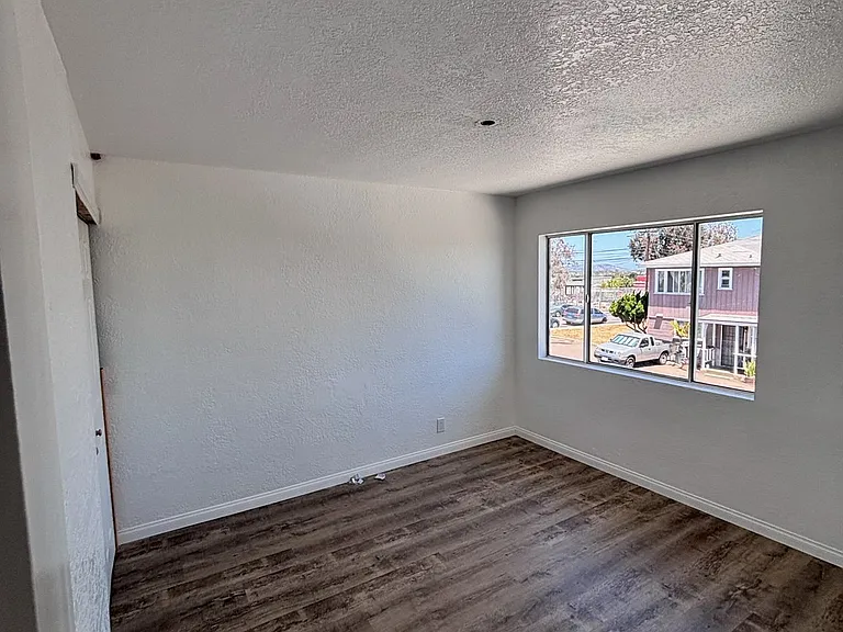 2345 E Jewett St — Photo 4