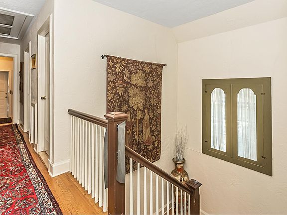4th image of 69 Somerset Dr S