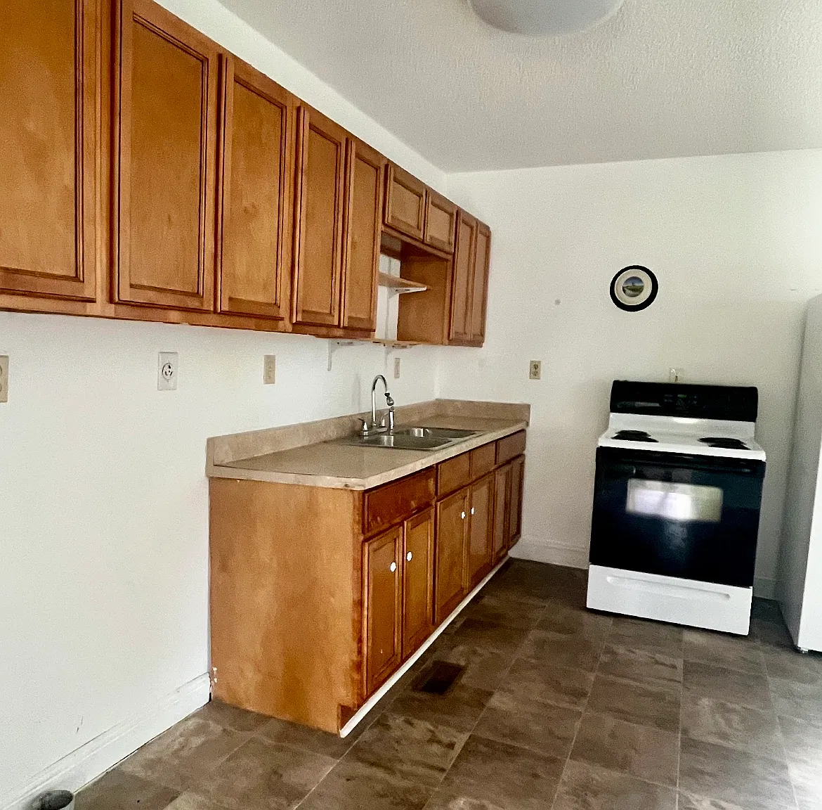 3 bed, 1080 sqft, $1,295 — Photo 3