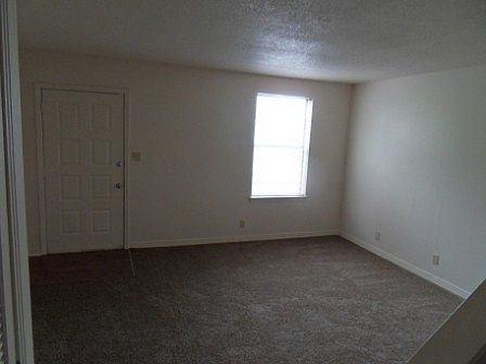 3rd image of 106 Kingsbury Ct APT C