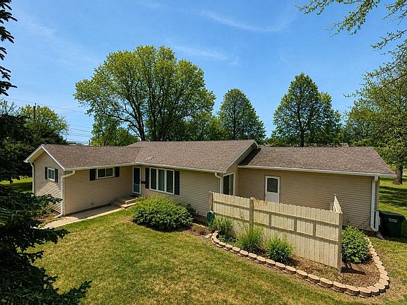 3rd image of 109 Sunset Dr
