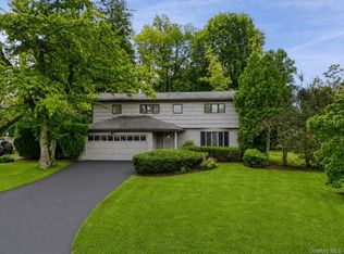 4 Greenhouse Cir, Rye Brook, NY 10573