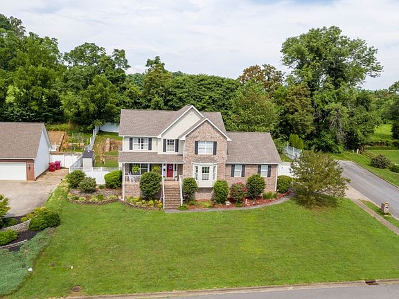 4th image of 700 Glen Oaks Pl