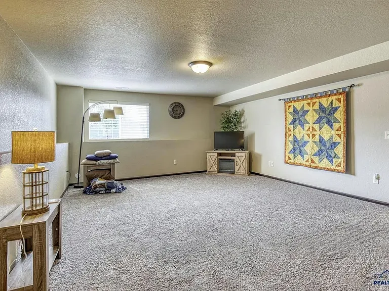2915 Hutt Ct — Photo 10