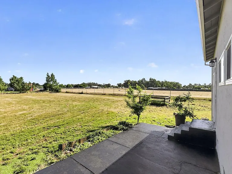 7610 Paddon Rd — Photo 3
