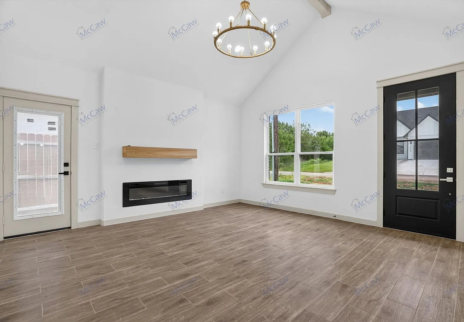 3 bed, 2.0 bath, 1307 sqft, $1,950 — Photo 3