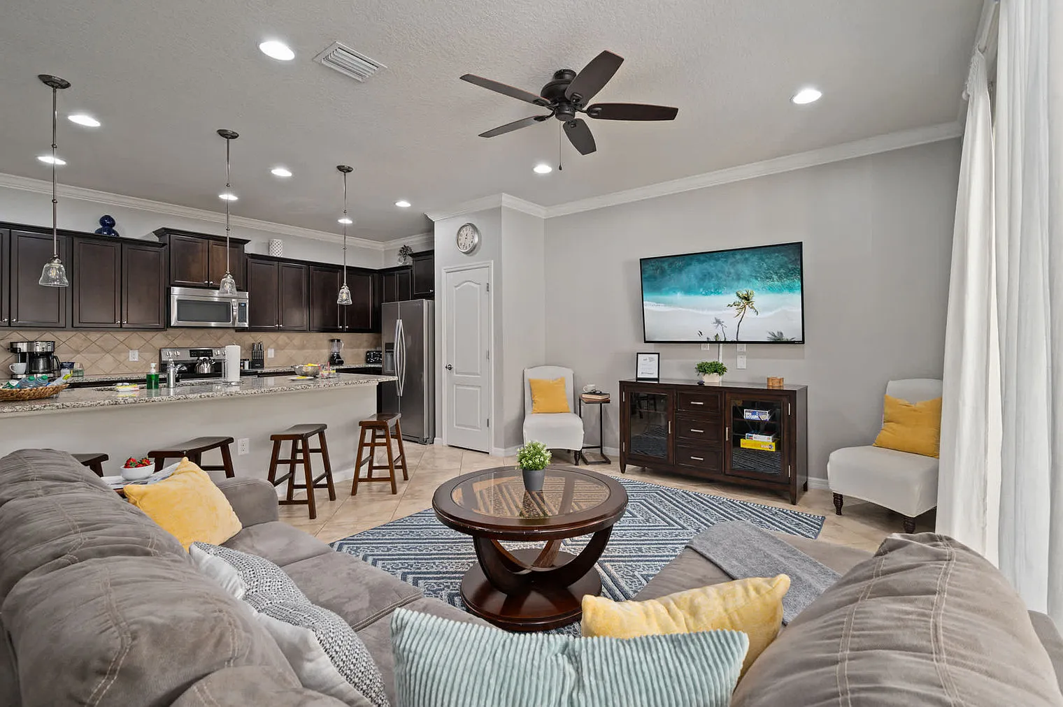 5 bed, 5.0 bath, 2260 sqft, $5,815 — Photo 4