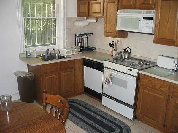 2nd image of 611 S 42nd St