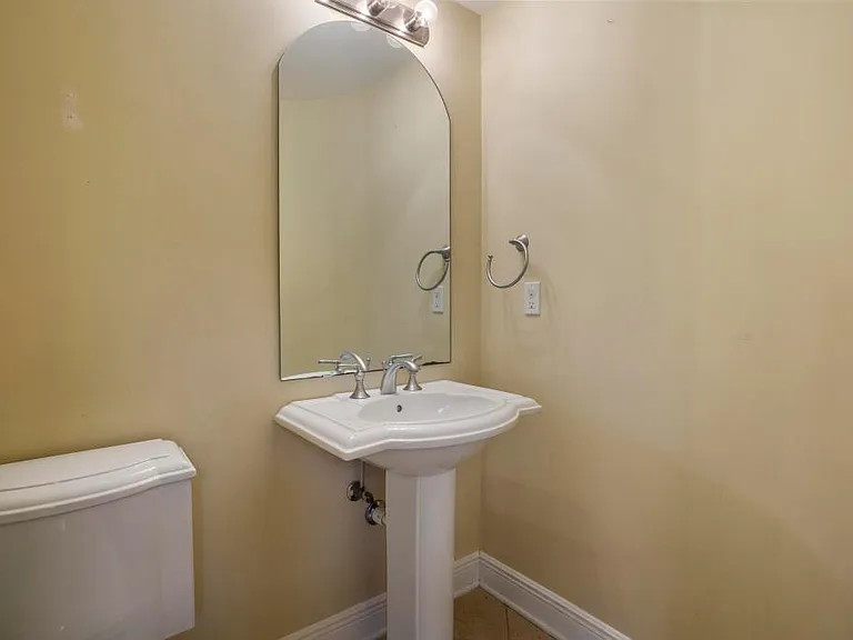 7516 Pinehurst Ct — Photo 6