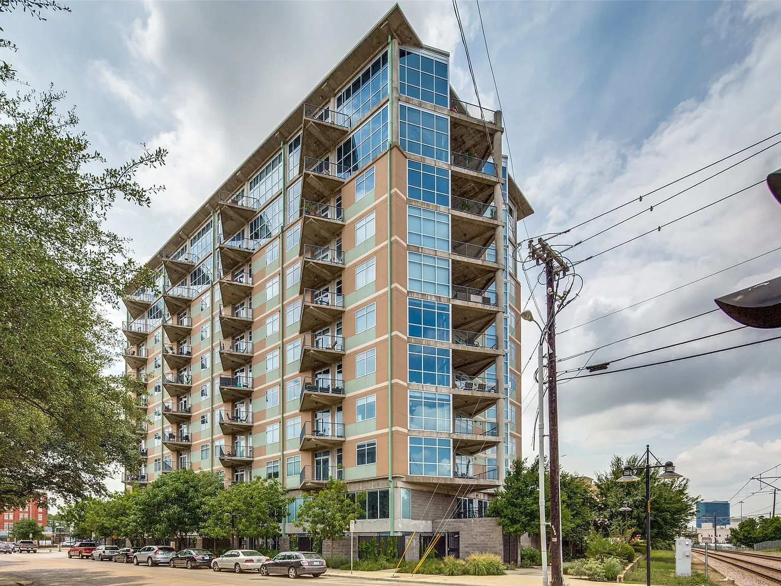 2 bed, 2.0 bath, 1293 sqft, $3,100 — Photo 2