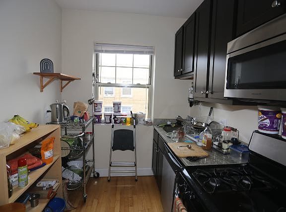 4th image of 2318 W Granville Ave #02