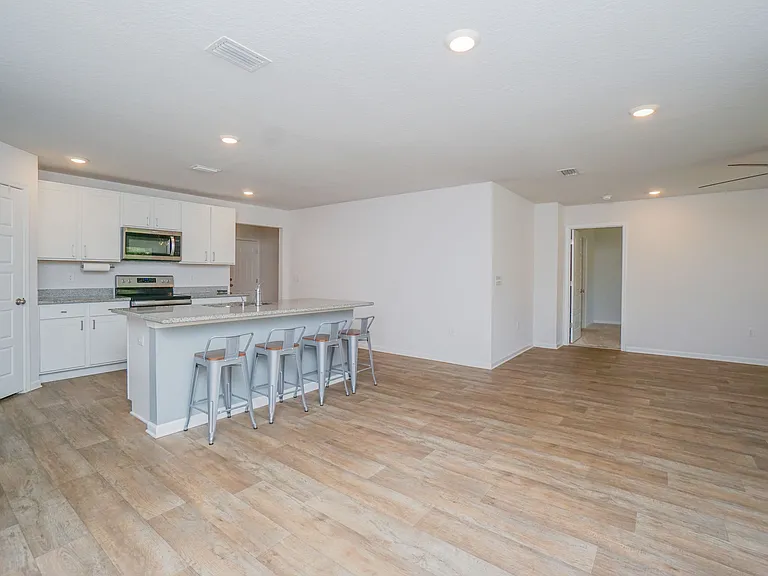 2379 Kirkwood Dr — Photo 17