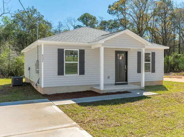 8095 3rd St, Laurel Hill, FL 32567