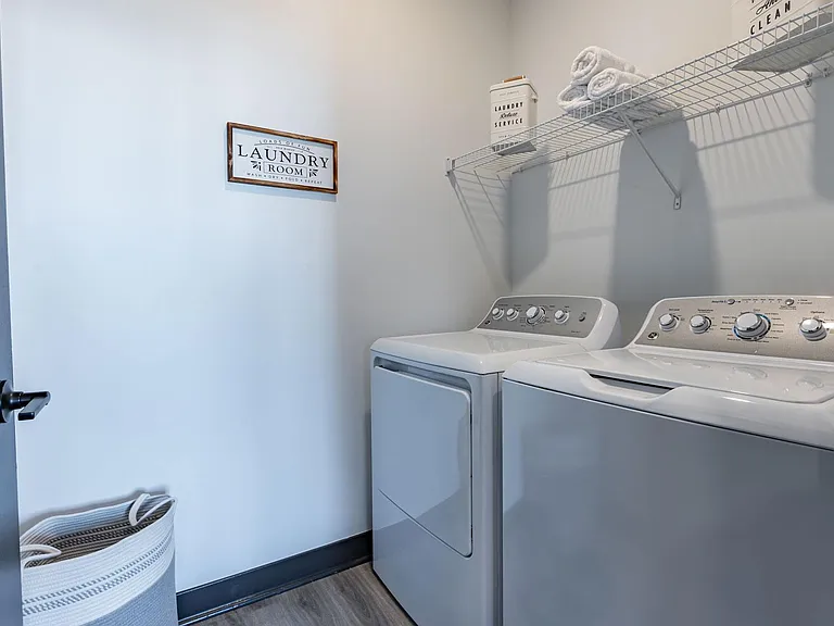North End Apartments — Photo 9
