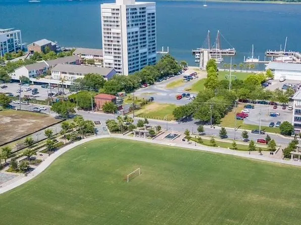 330 Concord St APT Th9, Charleston, SC 29401