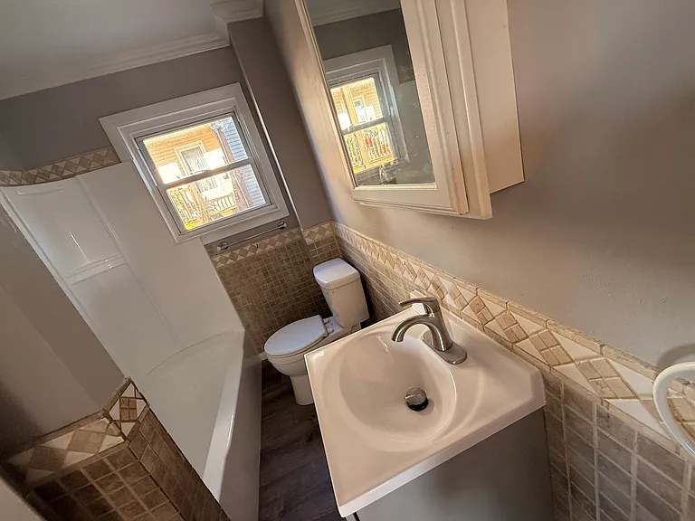 506 Alden St #1 — Photo 5