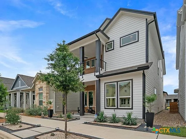 4 bed, 3.0 bath, 1917 sqft, $2,900 — Photo 2