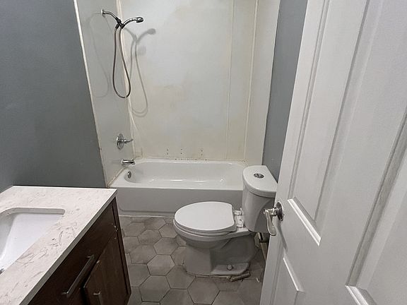 5th image of 534 E McLemore Ave #101