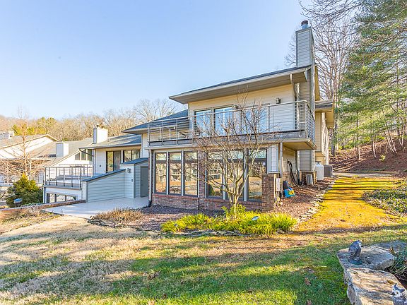 2nd image of 4294 Lakeshore Ln #46