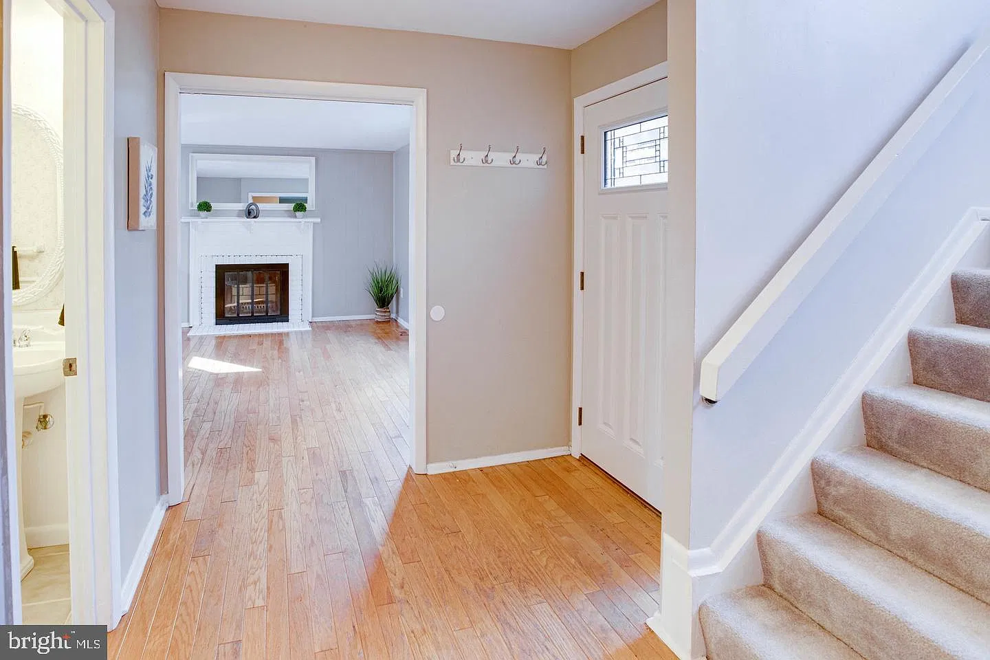4 bed, 3.5 bath, 2702 sqft, $3,400 — Photo 1