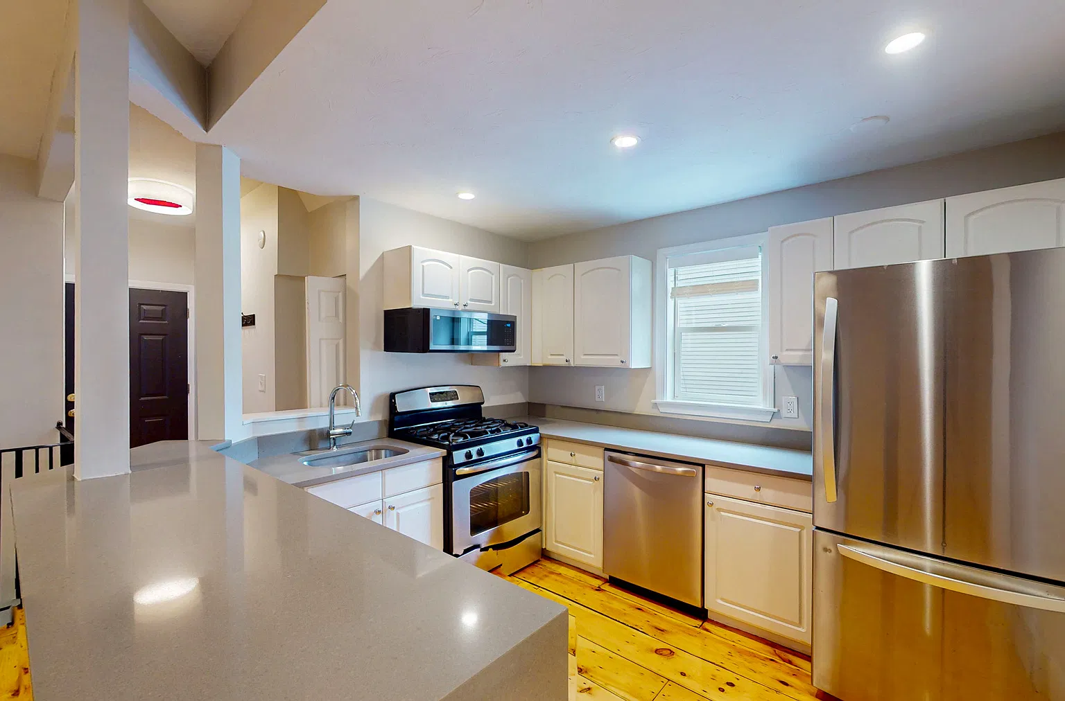 3 bed, 1.0 bath, 1200 sqft, $4,000 — Photo 1