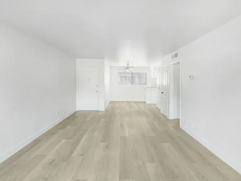 110 S Swall — Photo 16