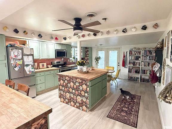 4th image of 22 Fox Ct