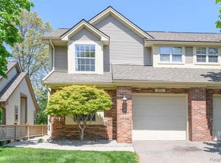 893 Whisperwood Trl, Fenton, MI 48430