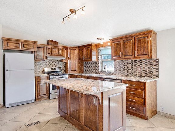 2nd image of 2713 Barcelona Rd SW