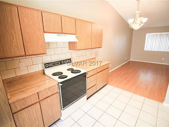 4th image of 4292 Rollingstone Dr