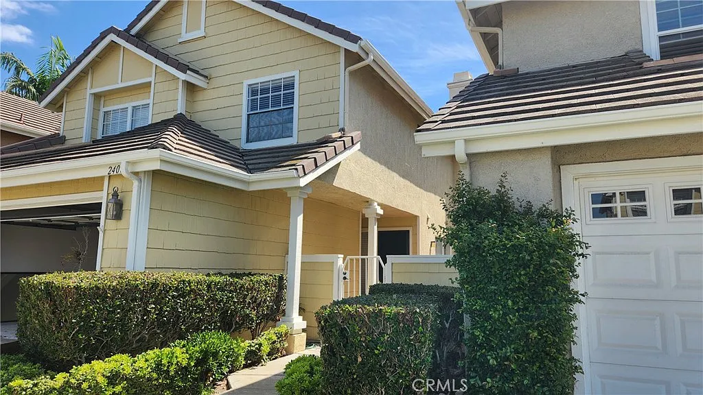 3 bed, 2.5 bath, 1753 sqft, $4,900 — Photo 1