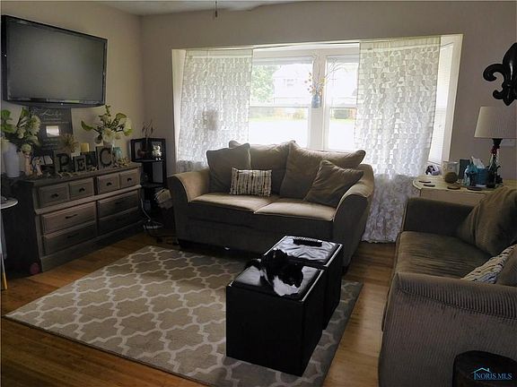 4th image of 26934 Woodland Ct W