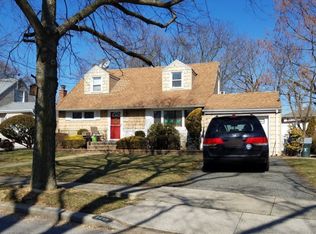 1499 N Meadow Rd, Merrick, NY 11566