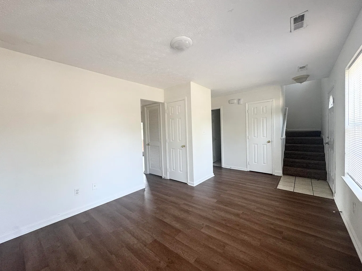 3 bed, 2.5 bath, 1225 sqft, $1,550 — Photo 3