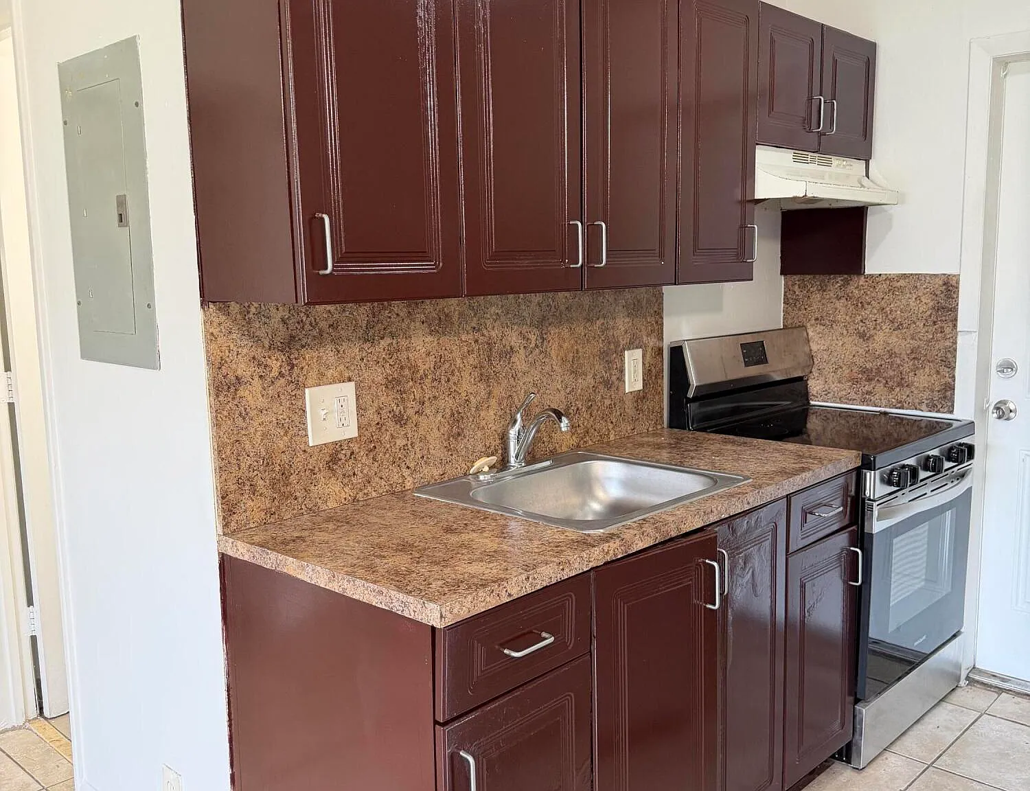 2 bed, 1.0 bath, 560 sqft, $1,650 — Photo 3