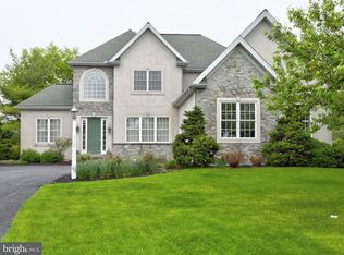 716 Goose Neck Dr, Lititz, PA 17543