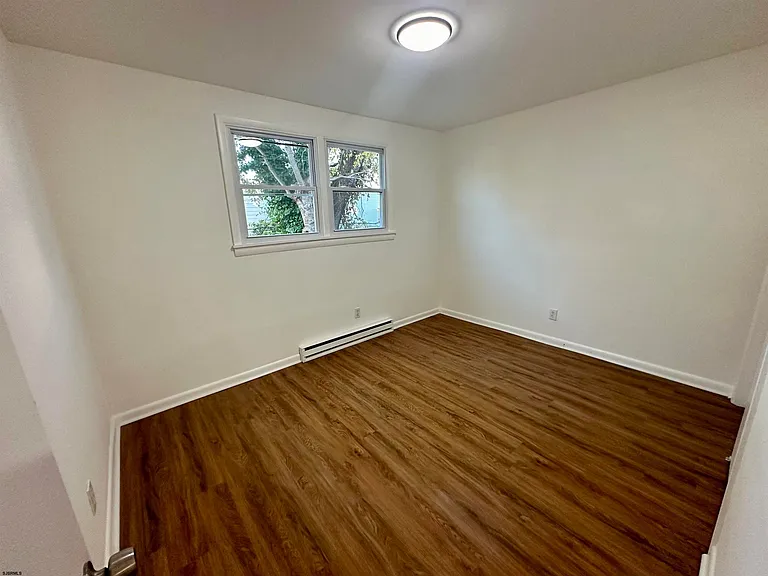 1653 Beach Ave #A — Photo 11